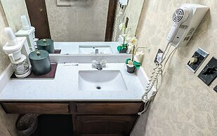 Edelweiss Inn And Suites