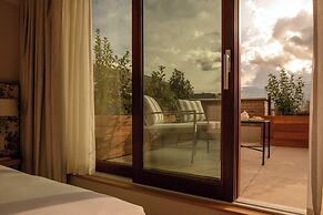 9Hotel Chelton
