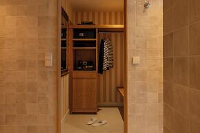 9Hotel Chelton