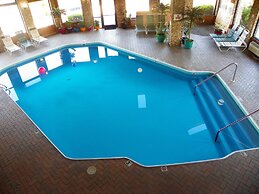 Royalton Inn & Suites