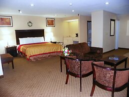 Royalton Inn & Suites