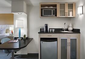 Coconut Waikiki Hotel