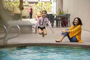 Coconut Waikiki Hotel