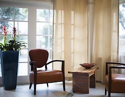 Coconut Waikiki Hotel