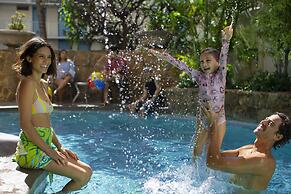 Coconut Waikiki Hotel
