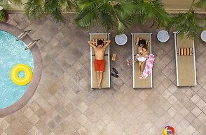 Coconut Waikiki Hotel