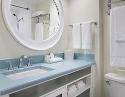 Coconut Waikiki Hotel