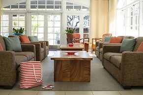 Coconut Waikiki Hotel