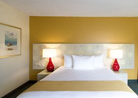 Coconut Waikiki Hotel