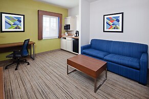 Holiday Inn Express & Suites Tulare by IHG