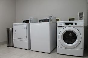 Holiday Inn Express & Suites Tulare by IHG