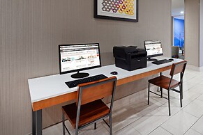 Holiday Inn Express & Suites Tulare by IHG