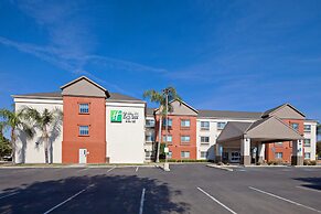 Holiday Inn Express & Suites Tulare by IHG