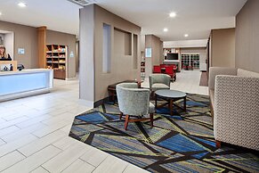 Holiday Inn Express & Suites Tulare by IHG