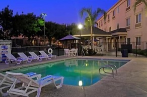 Holiday Inn Express & Suites Tulare by IHG