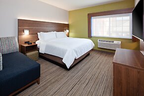 Holiday Inn Express & Suites Tulare by IHG