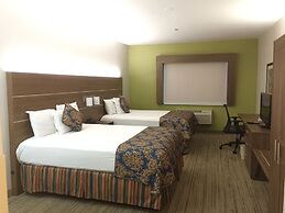 Holiday Inn Express & Suites Tulare by IHG