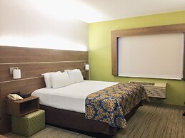 Holiday Inn Express & Suites Tulare by IHG