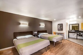 Studio 6 Huntsville, TX