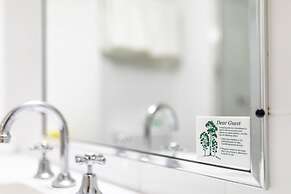 Charbonnier Motor Inn