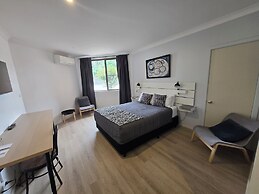 Charbonnier Motor Inn