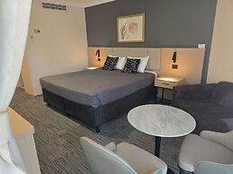 Charbonnier Motor Inn