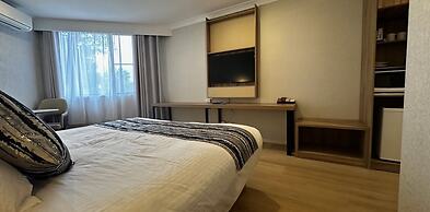 Charbonnier Motor Inn