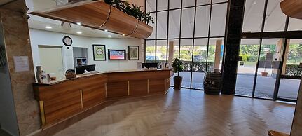 Charbonnier Motor Inn