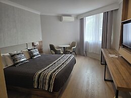 Charbonnier Motor Inn