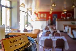 Charbonnier Motor Inn