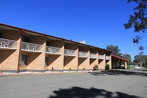 Charbonnier Motor Inn