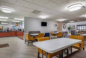 Comfort Inn & Suites at Stone Mountain