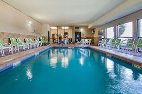 Comfort Inn & Suites Kansas City - Northeast