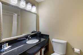 Comfort Inn & Suites Kansas City - Northeast