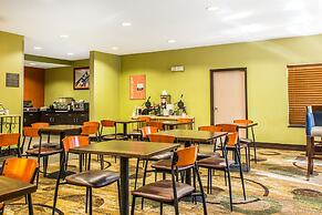 Comfort Inn & Suites Kansas City - Northeast