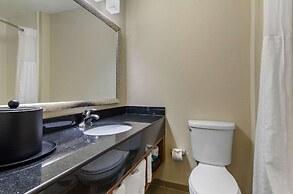 Comfort Inn & Suites Kansas City - Northeast