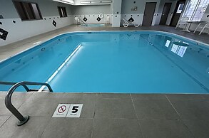 AmericInn by Wyndham Galesburg