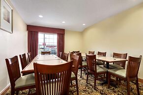 Country Inn & Suites by Radisson, Marion, OH