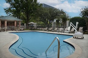 Courtyard by Marriott Dallas Addison/Quorum Drive