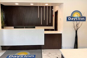Days Inn by Wyndham Arlington