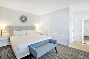 The Pillars Hotel & Club