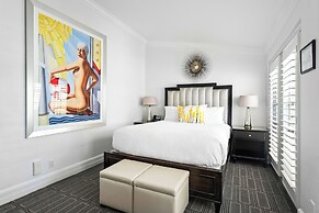 The Pillars Hotel & Club