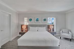 The Pillars Hotel & Club