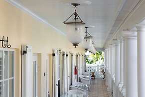 The Pillars Hotel & Club