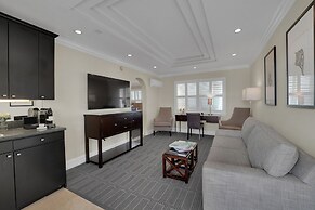 The Pillars Hotel & Club