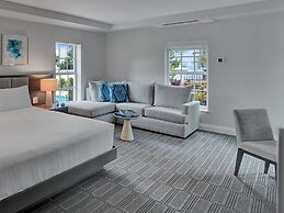 The Pillars Hotel & Club