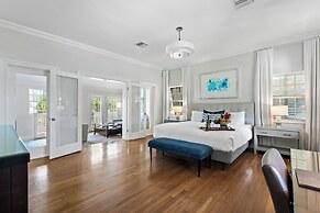 The Pillars Hotel & Club