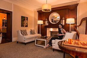 The Pillars Hotel & Club