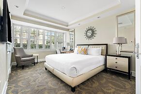 The Pillars Hotel & Club