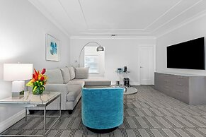 The Pillars Hotel & Club